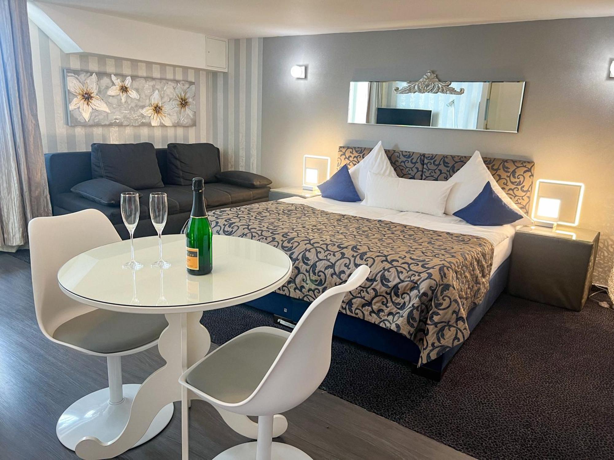 Hotel Service Apartments Am Prinzenplatz Kamp-Lintfort Esterno foto